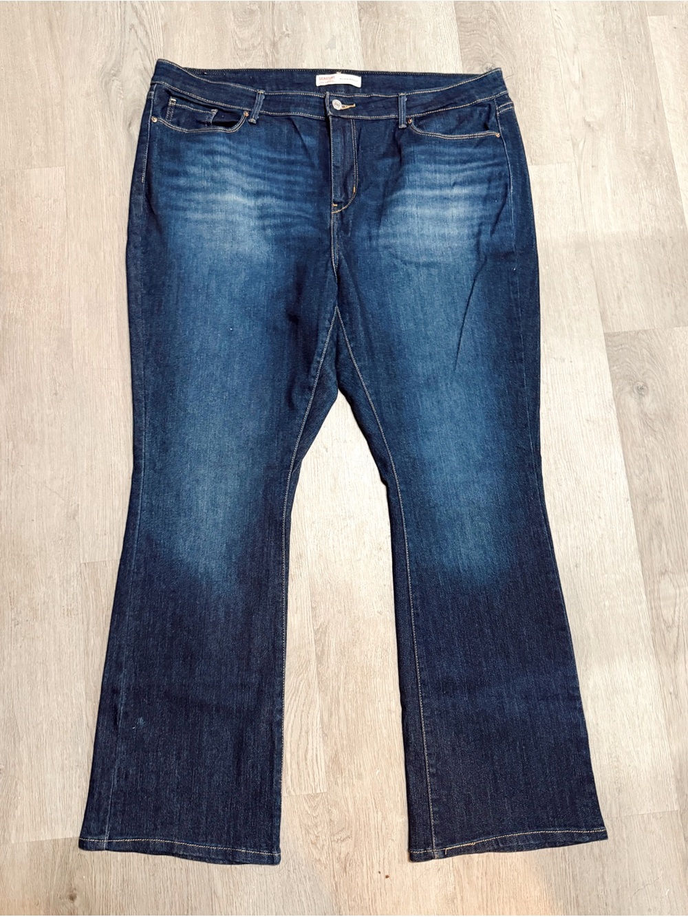 •SIGNATURE LEVI STRAUSS• MID RISE BOOTCUT JEANS